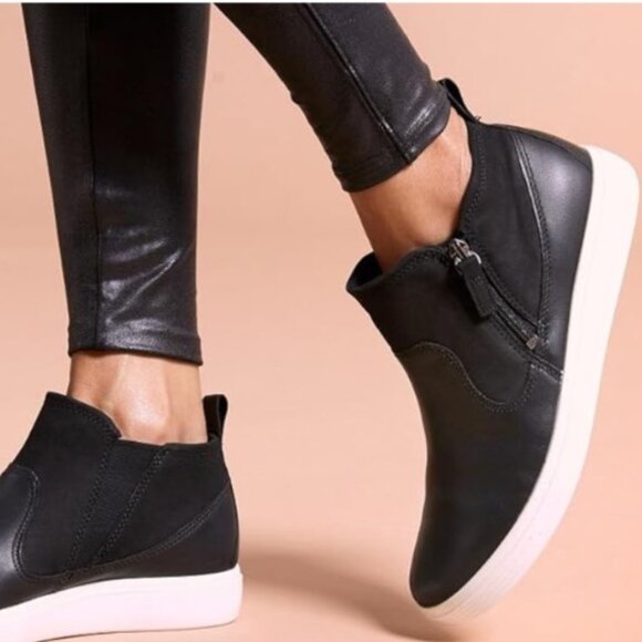 ECCO Soft Classic Black Leather Women’s Ankle Bootie Sneaker Size 38 - Picture 1 of 10